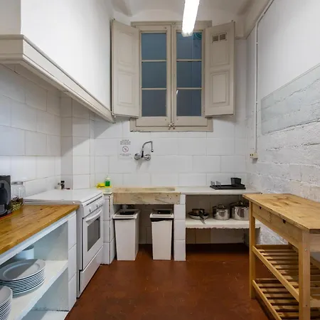 B21-apartamento Modernista Grupos شقة برشلونة