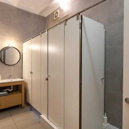 B21-apartamento Modernista Grupos Apartment *