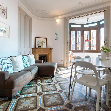 B21-apartamento Modernista Grupos Apartment *
